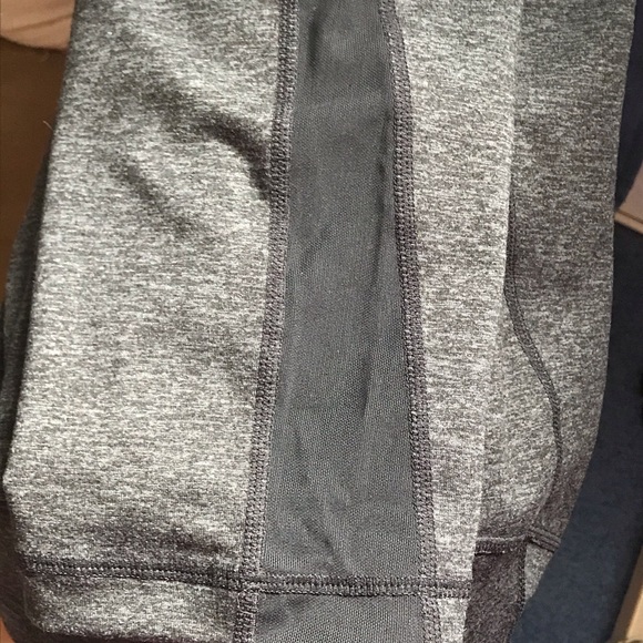 🛍Zella Lived In Gray Capri - Picture 6 of 10